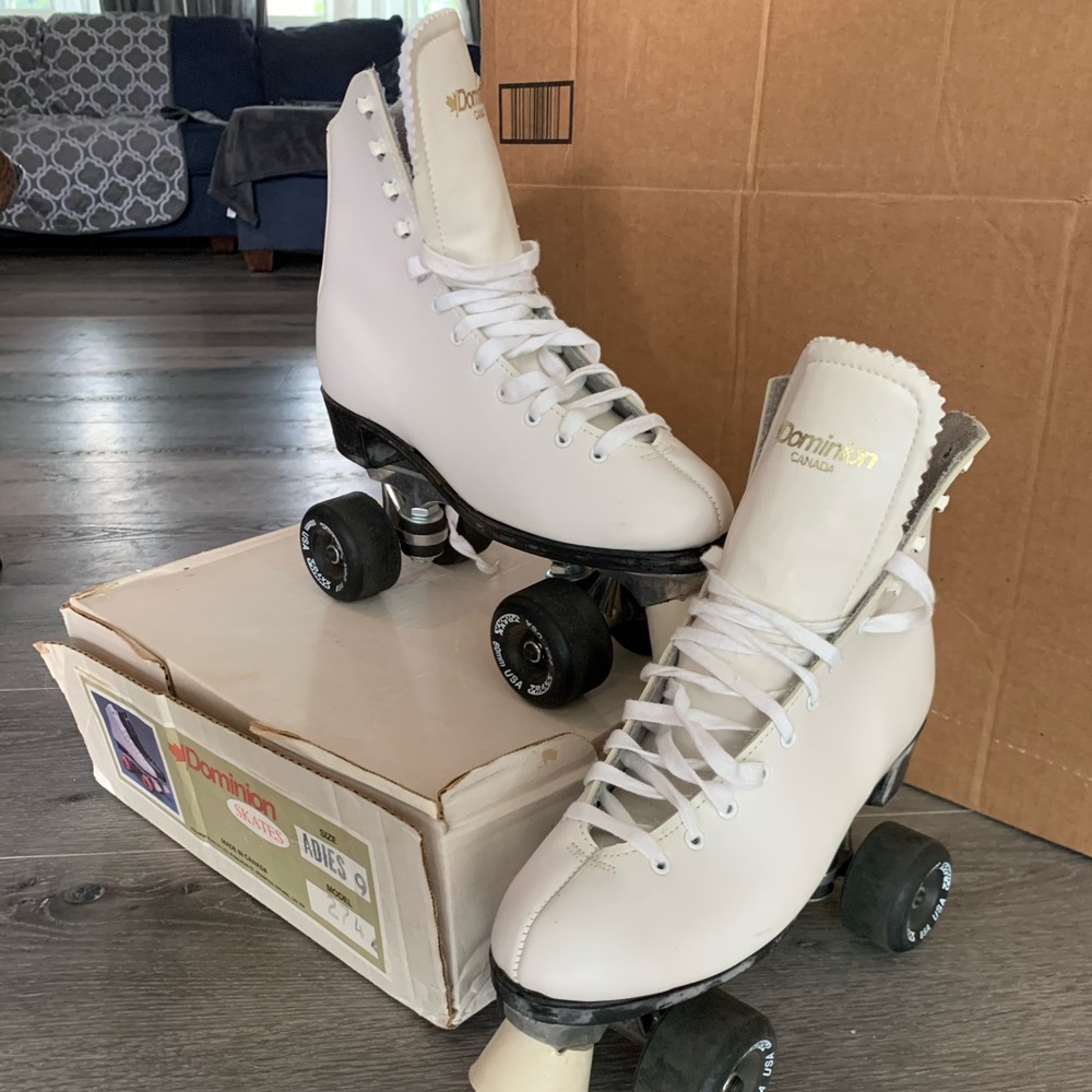 Roller Skates size 9 women’s vintage.